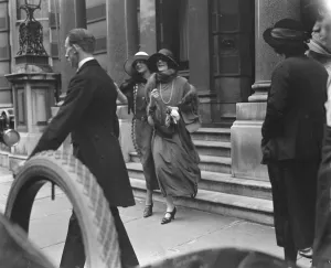 Miss Edwina Ashley in Park Lane Miss Edwina Ashley leaving Brook House with Lady