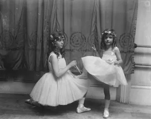 Miss Helen May pupils 9 October 1920