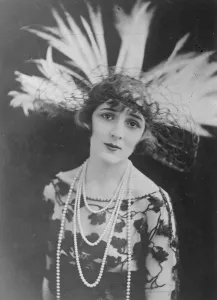 Pearls Prints: Miss Irene Russell ( Actress ) 19 February 1923