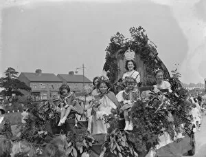 Flower Collection: Miss M Bloice and Misss Packham and Miss I Tanner in procession for the Sidcup Carnival