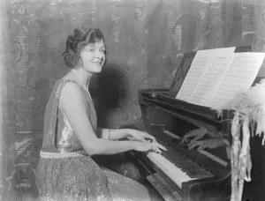 Actress Prints: Miss Renee Kelly in a new sketch at the Coliseum. Miss Renee Kelly at the piano