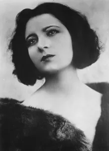 Brunette Prints: Mlle Raquel Meller. The Famous singer. 10 December 1927