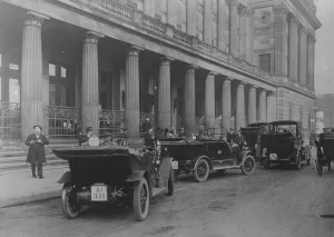 Cars Prints: Mob attacks ( Berlin Stock Exchange ) A Berlin message reports that a mob of men
