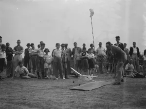 Model Flying Club, Dartford Heath. 7 August 1937