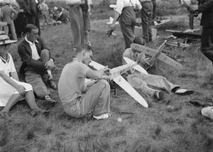 Model Flying Club, Dartford Heath. 7 August 1937