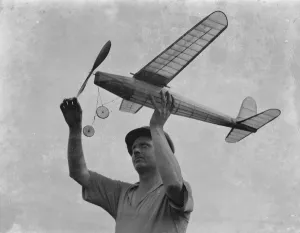 Model Flying Club, Dartford Heath. 7 August 1937