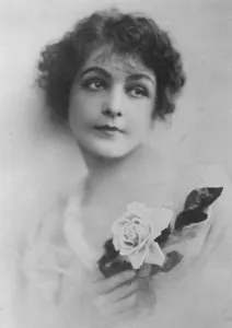 Beauty Prints: Modern Queen of Sheba. Mrs Anthony, of Indiana, who has been compared with