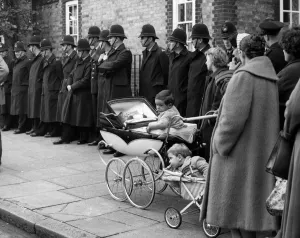 Mothers Prints: The month long seige of two St. Pancras rent rebels ended with a fantastic street battle