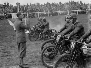 Motor cycling Brands Hatch 1935