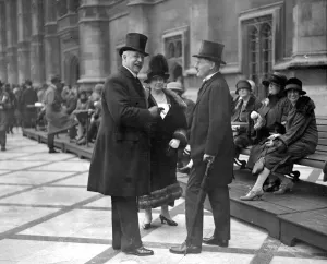 Mr Alan Cobham returns from World Flight vansittart. Sir Thomas and Lady Bowater
