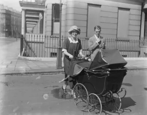 Mr Bonar Laws visitor. Lady Sykes ( wife of Air Marshal Sir Frederick Sykes