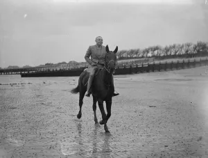 Mr Hore Belisha spends his holiday - on horseback. Away from transport problems