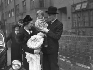 Baby Prints: Mr and Mrs O Grazebrook, their small son Arthur and infant Roland, after the latter s