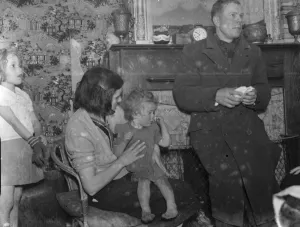 Father Prints: Mr and Mrs Pope with their daughter Dorothy Pope, the lost child who has been found