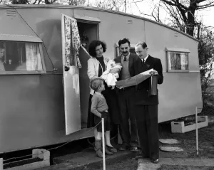 Fifties Prints: Mr Robert Dudley, the Census Officer of the Royal Borough of Windsor, explaining