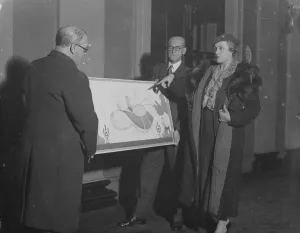 Pointing Prints: Mr Tennant, winner of the Drury Lane poster contest. 1 November 1934