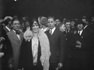 Arrival Prints: Mrs Aimee McPherson arrives. Mrs McPherson, the hot gospeller, at Liverpool