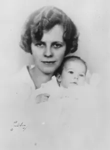 Mrs Irving Berlin with baby. Mrs Irving Berlin, photographed for the first time