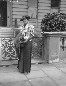 Mrs Olga Collett leaves for Ascot to give first racecourse commentary by a woman