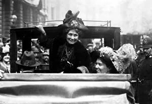 Suffragette Collection: Mrs Pankhurst 1858-1928 with Mrs Michael Foot, 1912