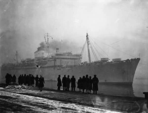 Titanic and Ocean Liners Collection: MV Carnarvon Castle arriving at Southampton carrying families of special servicemen