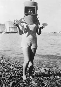 Neptunes daughter. She strolls on sea bed. Holidaymakers at Santa Catalina Island