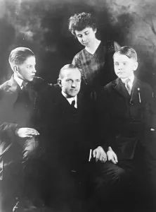 The New American President By death of Mr harding, Mr Calvin Coolidge, the Vice President