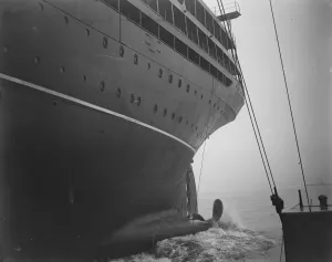 Liner Prints: New Cunarder Samaria being launched at Birkenhead The new Cunarder being launched 27