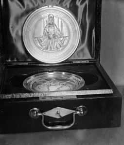 The new Great Seal of England for the reign of George VI The seals are engraved