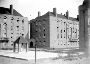 London Life Prints: New homes at Wapping, London. 1933