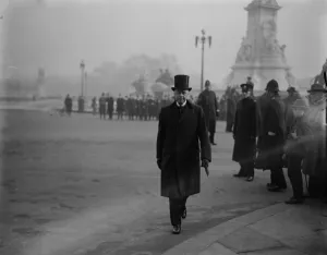 The new ministers at the Palace. Sir W Joynson Hicks ( Home Secretary ) arriving