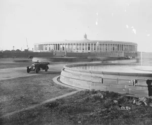 The new Parliament House in New Delhi which is to be opened by HE Lord Irwin. 10