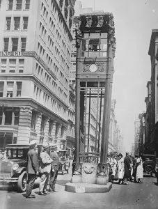 New plans for London traffic. Street Control by lights. Sir Henry Maybury ( in