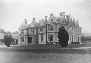 Ireland Prints: New possibility of Irish peace. Will Captain Craig meet Mr De Valera. Muckross Abbey
