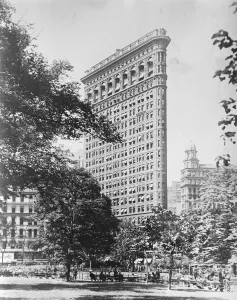 Skyscraper Prints: New York. The Flatiron building from Madison Square Park. 1924