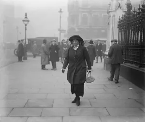 Newly elected Parliament assembles. Mrs Wintringham ( Louth ) arriving. 20 November