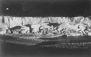 Niagara in winters grip A striking study of the frozen Niagara Falls 8 December 1925