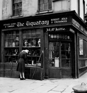 Shopping Prints: [no caption, date or location]