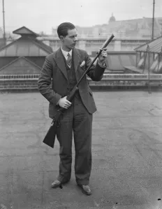 London Life Prints: Noiseless guns for the Army. Remarkable invention of Surrey engineer