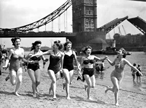 Women Collection: Non-stop ! The famous Windmill Theatre girls work hard, but they know how to play