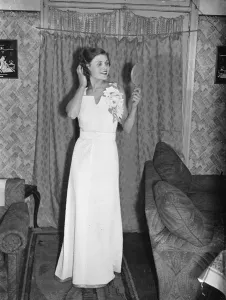 Fashionista Prints: North Londons Glamour Girl wins prize evening in the West End. Chosen as North