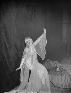 Notable folk in a Persian garden at Leicester Palace Theatre. Viscountess Curzon