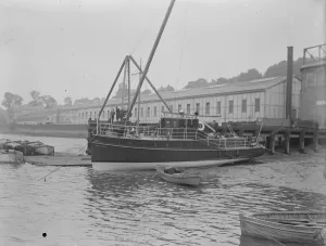 Ocean going motor yacht to race artists barge to the Alps Mr Oswald Shorts motor