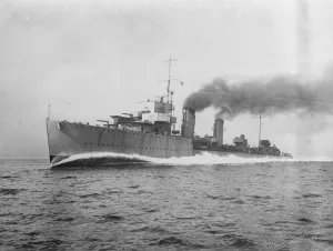 An ocean greyhound : new destroyers high speed. HMS Amazon during speed trials on the Clyde