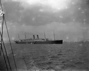 Funnels Prints: The ocean liner, RMS Adriatic 1 February 1925