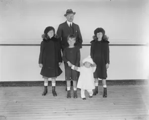 Off to America The Earl of Granard with his children on the Majestic 28 September 1922