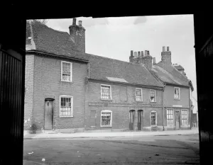 Old cottages on The Hill in Northfleet, Kent. 7 March 1938