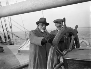 Old salts visit the Cutty Sark in Greenhithe, Kent. Commander J J W Calderon