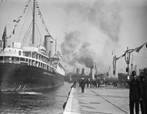 Bunting Collection: Opening of new Tilbury dock. London. 26 September 1929