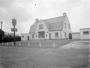 The Papermakers Arms pub in Hawley, Kent. 1939